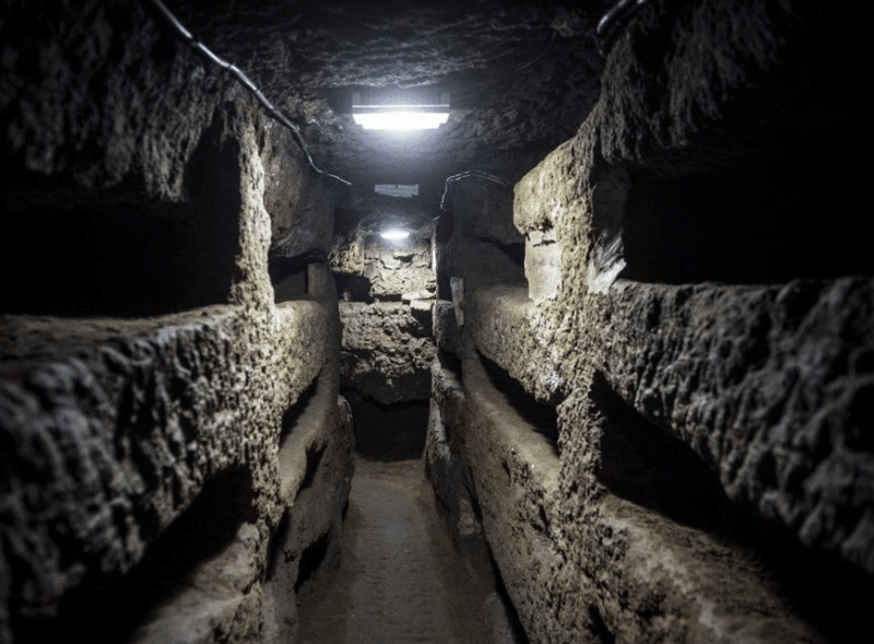 secrets-beneath-rome-capuchin-crypt-and-catacombs-tour-2