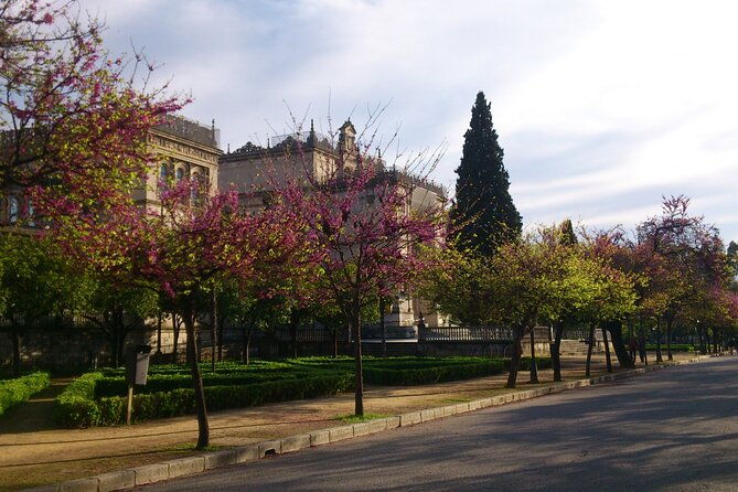 secrets-of-maria-luisa-park-and-plaza-de-espana-private-tour