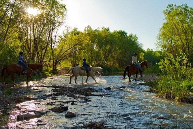 sedona-horseback-rides-at-dead-horse-ranch-with-river-crossing
