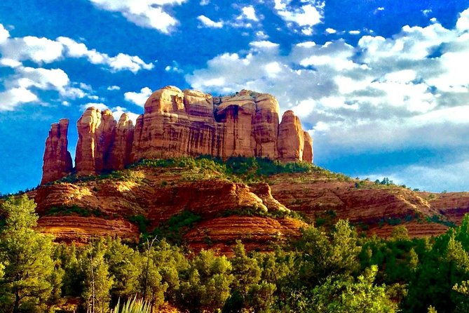 sedona-with-jerome-and-montezuma-castle-one-day-van-tour