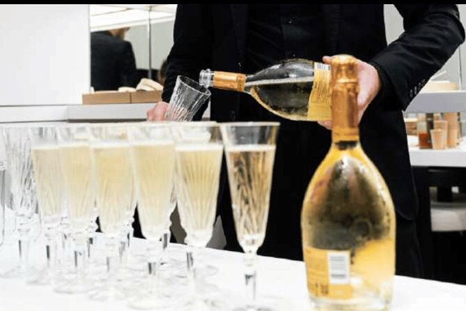 see-15-plus-paris-sights-tour-and-fun-perfume-experience