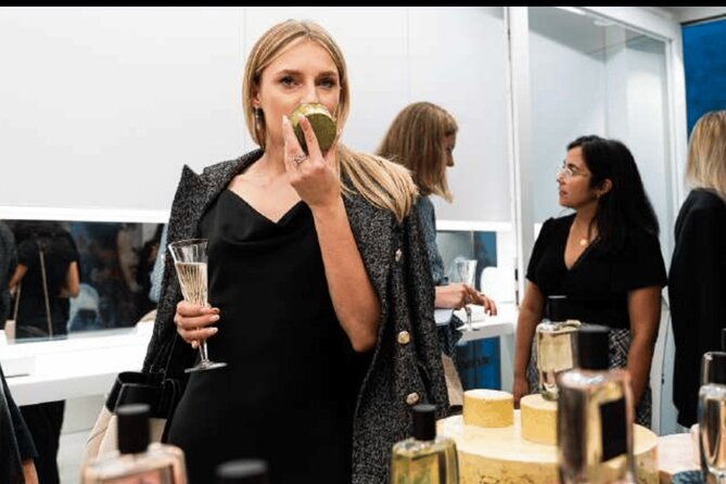 see-15-plus-paris-sights-tour-and-fun-perfume-experience