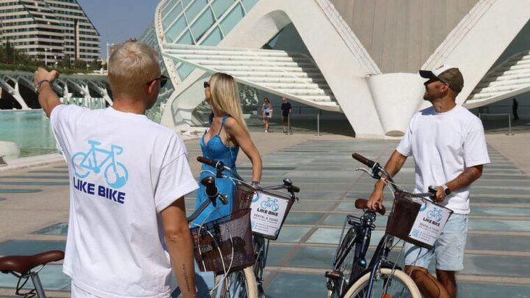 see-port-saplaya-city-of-arts-and-sciences-on-a-bike-tour