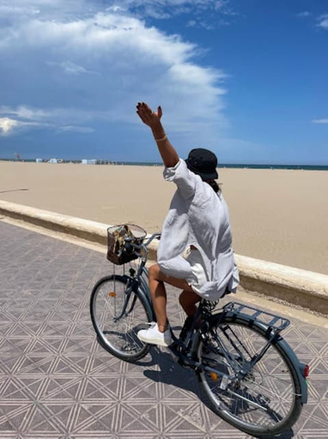 see-port-saplaya-city-of-arts-and-sciences-on-a-bike-tour