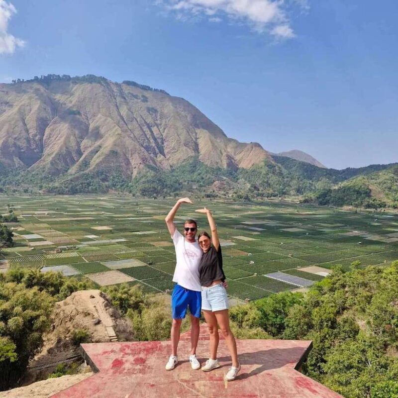 see-the-stuning-view-of-selong-hill-and-tiu-kelep-waterfall