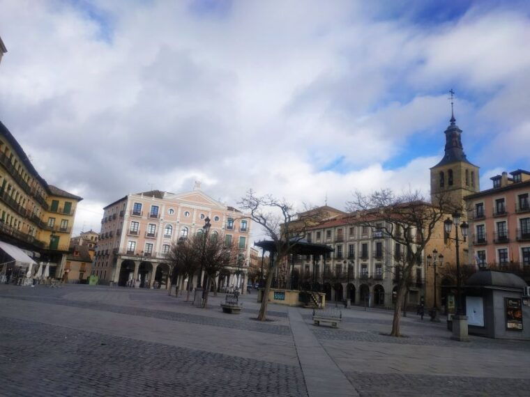 segovia-guided-walking-tour-with-alcazar-entry