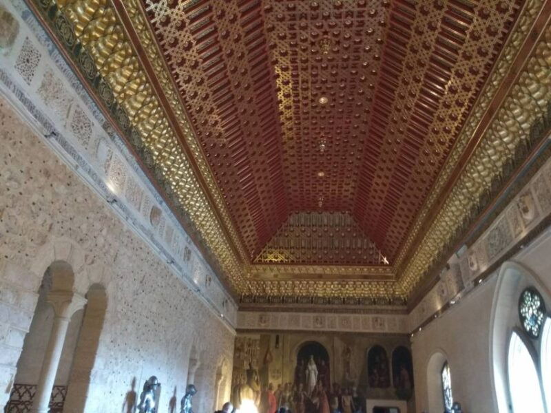 segovia-guided-walking-tour-with-cathedral-alcazar-entry