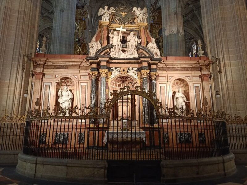 segovia-guided-walking-tour-with-cathedral-alcazar-entry