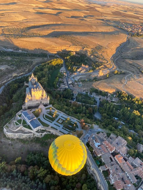 segovia-hot-air-balloon-flight-with-picnic-and-cava