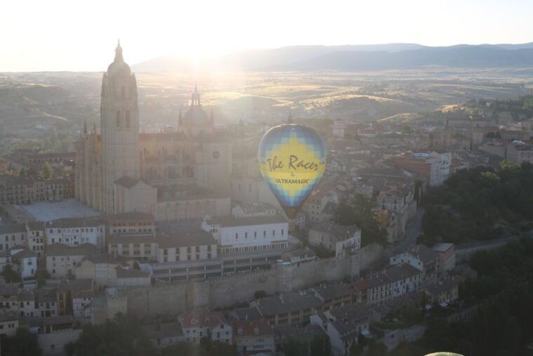 segovia-hot-air-balloon-flight-with-picnic-and-cava