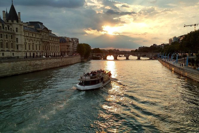 seine-river-cruise-french-crepe-tasting-by-the-eiffel-tower