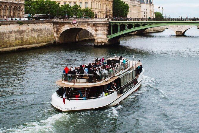 seine-river-cruise-with-commentary-1-hour