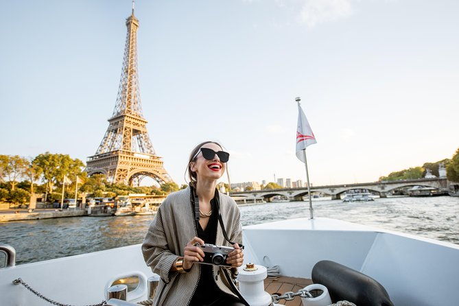 seine-river-guided-cruise-champagne-option-by-vedettes-de-paris-2