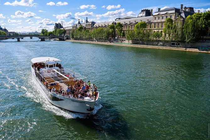 seine-river-guided-cruise-champagne-option-by-vedettes-de-paris-2
