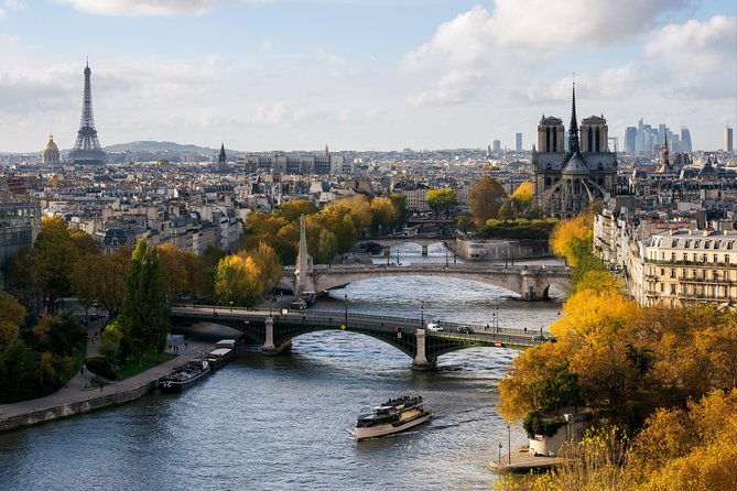 seine-river-guided-cruise-champagne-option-by-vedettes-de-paris-2