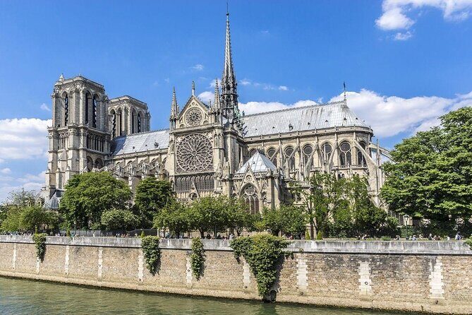 Seine River Guided Cruise with Kids by Vedettes de Paris - Key Points
