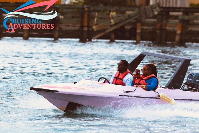 self-drive-speedboat-and-swim-with-the-pigs