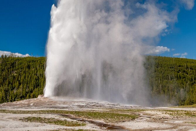 self-guided-audio-driving-tour-in-yellowstone-national-park