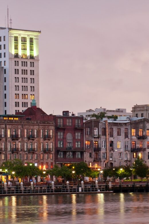 Self Guided Audio Ghost Tour in Savannah in 6 Languages - A Closer Look at What to Expect