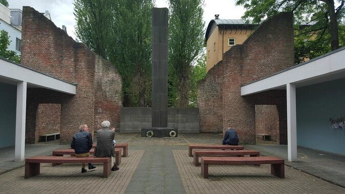 self-guided-audio-tour-holocaust-series-the-jewish-quarter