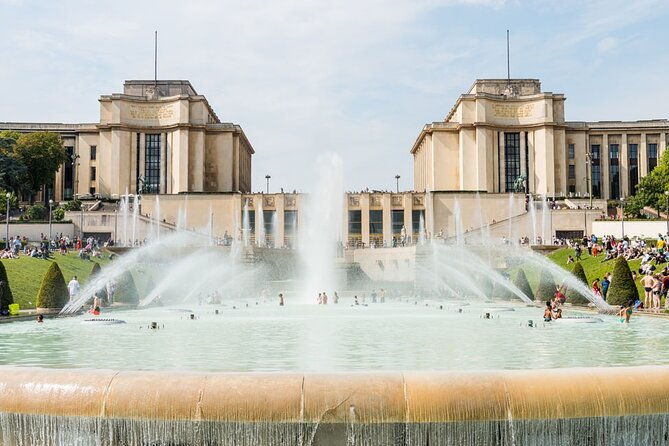 self-guided-audio-tour-the-eiffel-tower-exterior