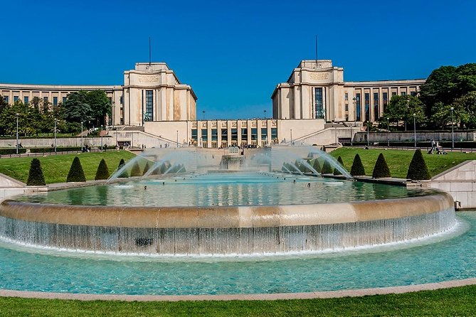 self-guided-audio-tour-the-eiffel-tower-exterior