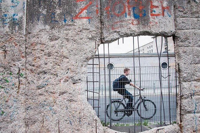 self-guided-audio-tour-the-fall-of-the-wall-a-light-for-humanity-2