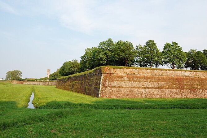 self-guided-bike-tour-in-the-nature-to-villa-reale