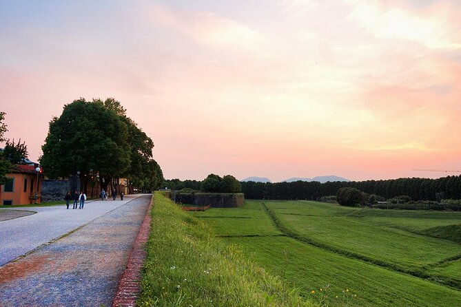 self-guided-bike-tour-in-the-nature-to-villa-reale
