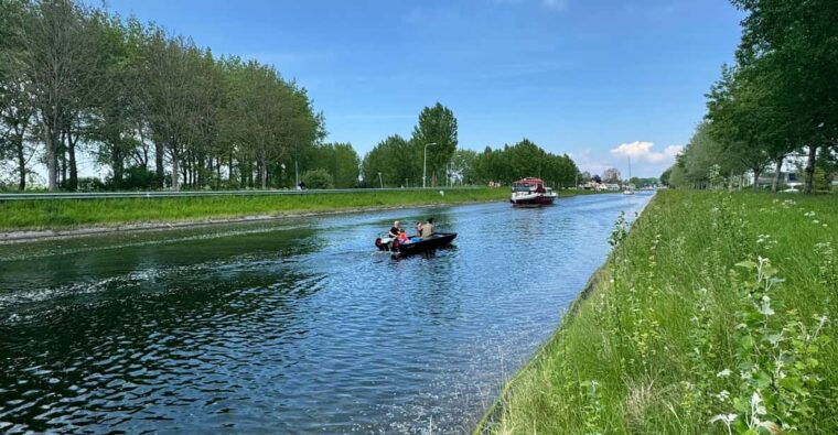 self-guided-electric-boat-rental