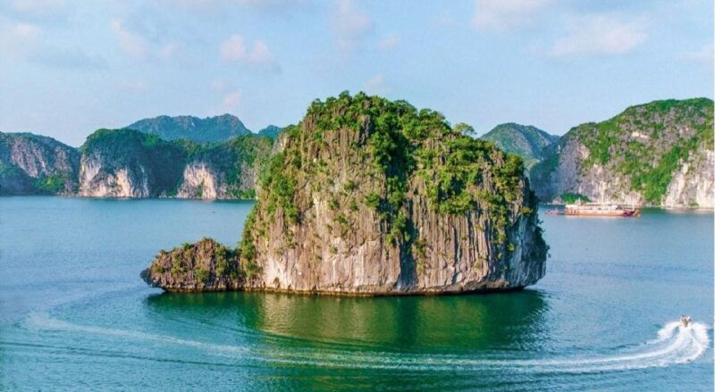 self-guided-kayaking-tours-in-less-traveled-lan-ha-bay
