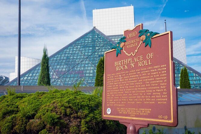 Self-Guided Scavenger Hunt: Cleveland A Ball Round The Mall - Whats Included and Whats Not?