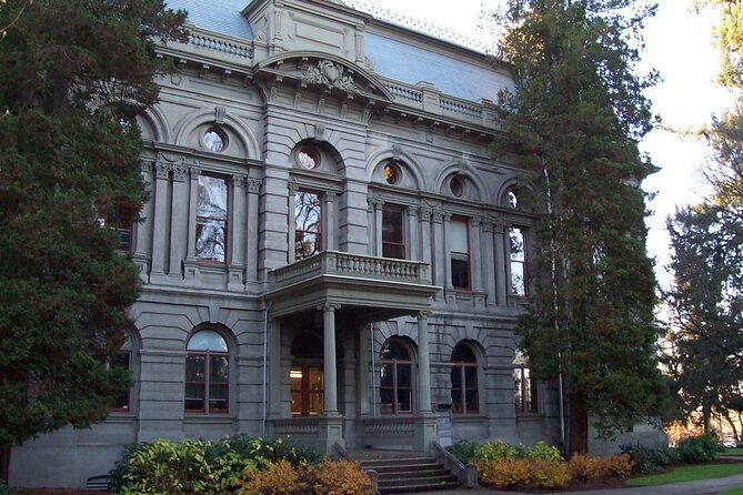 self-guided-scavenger-hunt-eugene-waddle-around-campus