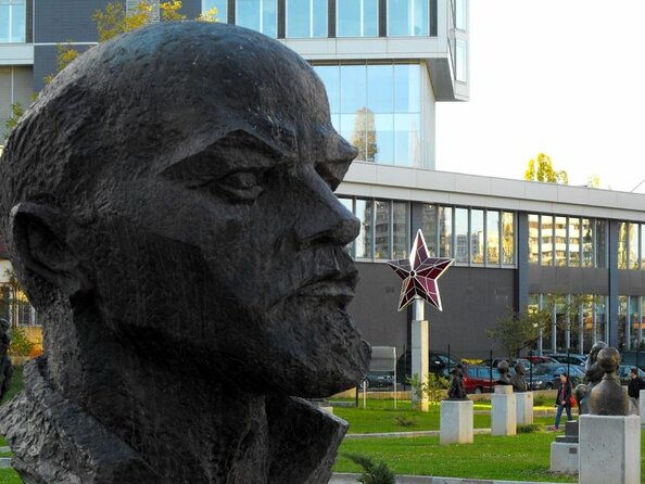 self-guided-tour-in-the-museum-of-socialist-art