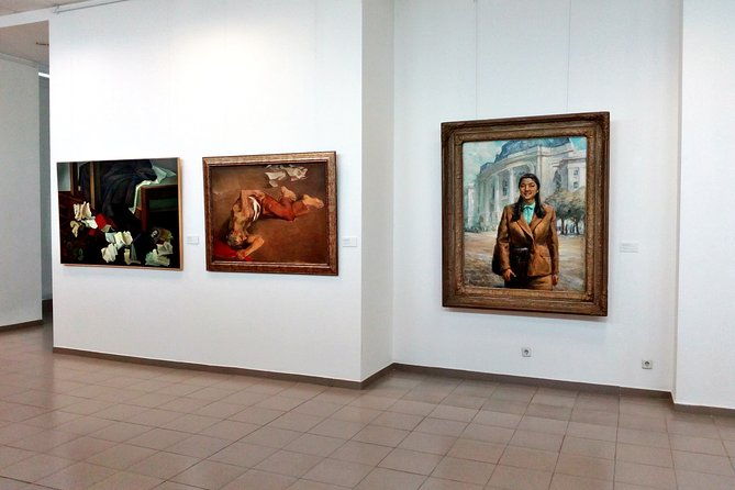 self-guided-tour-in-the-museum-of-socialist-art