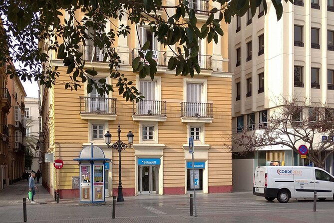 self-guided-walking-tour-of-charming-cadiz