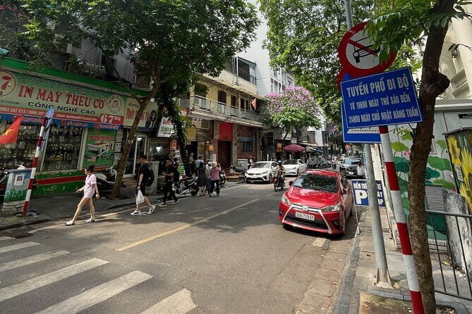 Self-Guided Walking Tour of Hanois Hoàn Kim Lake - FAQ