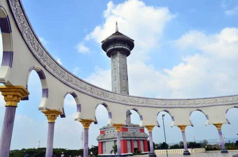 semarang-grand-mosque-and-tallest-tower-in-central-java
