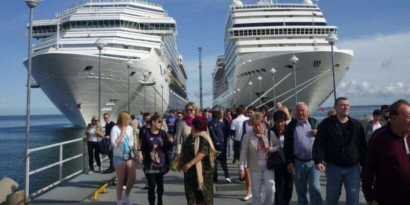 semarang-port-exploration-borobudur-with-expert-local-guide
