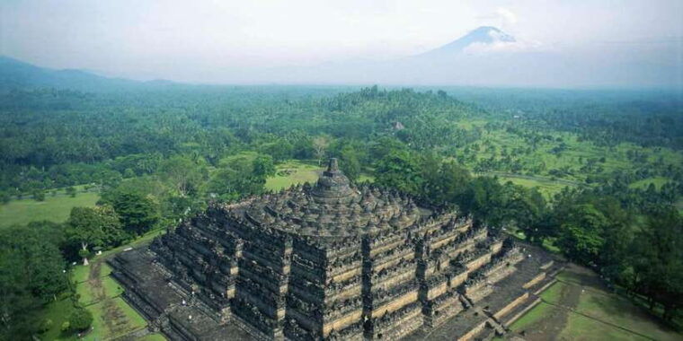 semarang-shore-tours-borobudur-temple-excursions