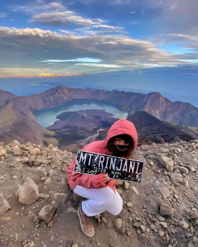 sembalun-senaru-mt-rinjani-summit-2-day-trekking-tour