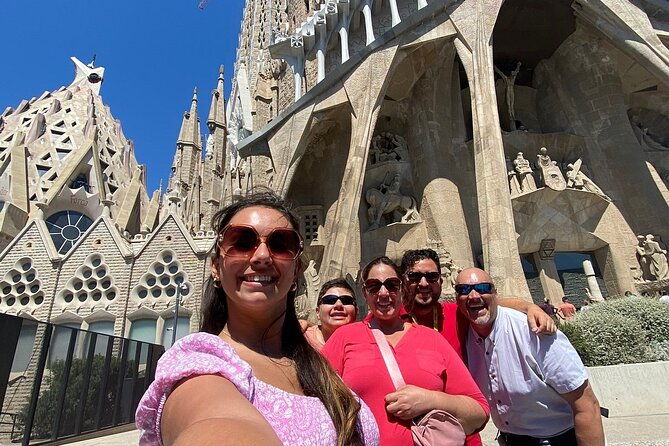 semi-private-barcelona-tour-gothic-sagrada-familia-park-guell