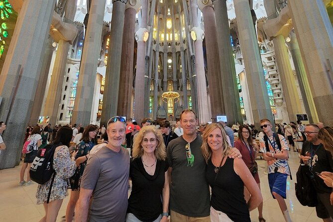 semi-private-barcelona-tour-gothic-sagrada-familia-park-guell