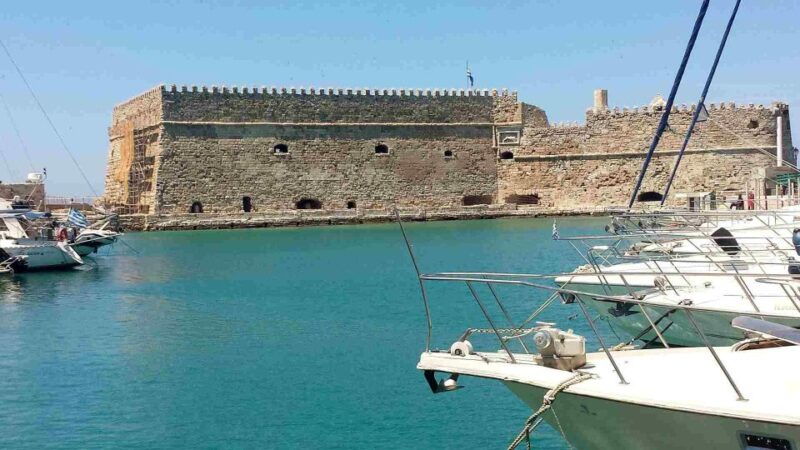 semi-private-food-city-tour-in-heraklion-with-pastry-mesum