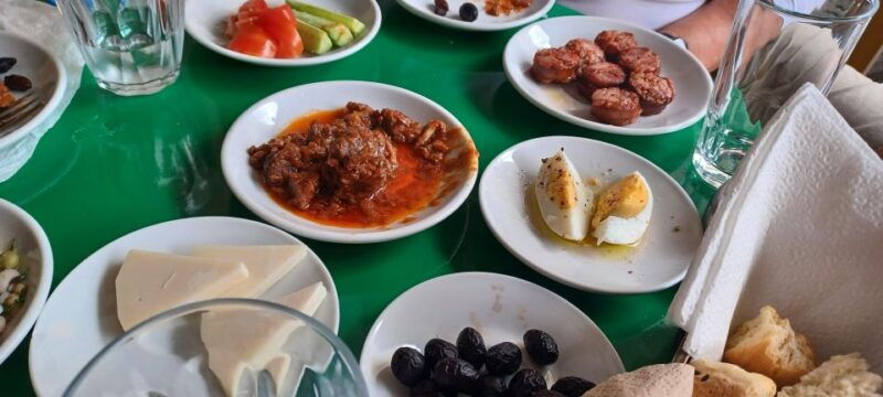 semi-private-food-city-tour-in-heraklion-with-pastry-mesum