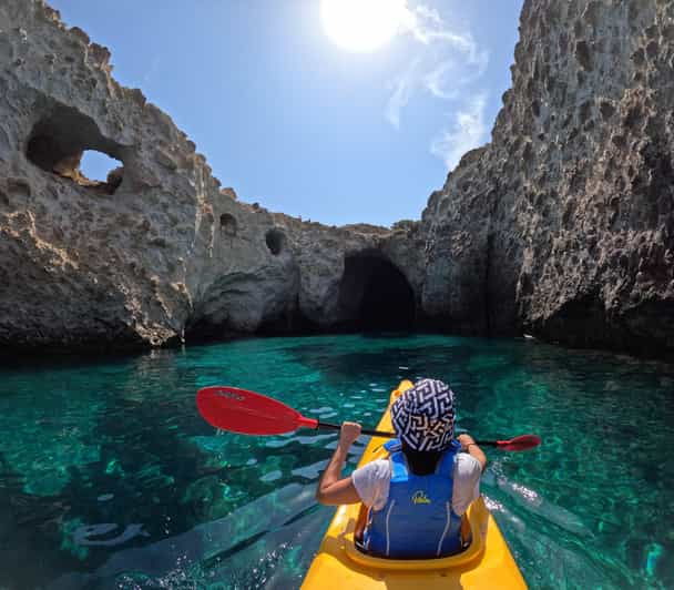semi-private-half-day-kayaking-tours-in-milos