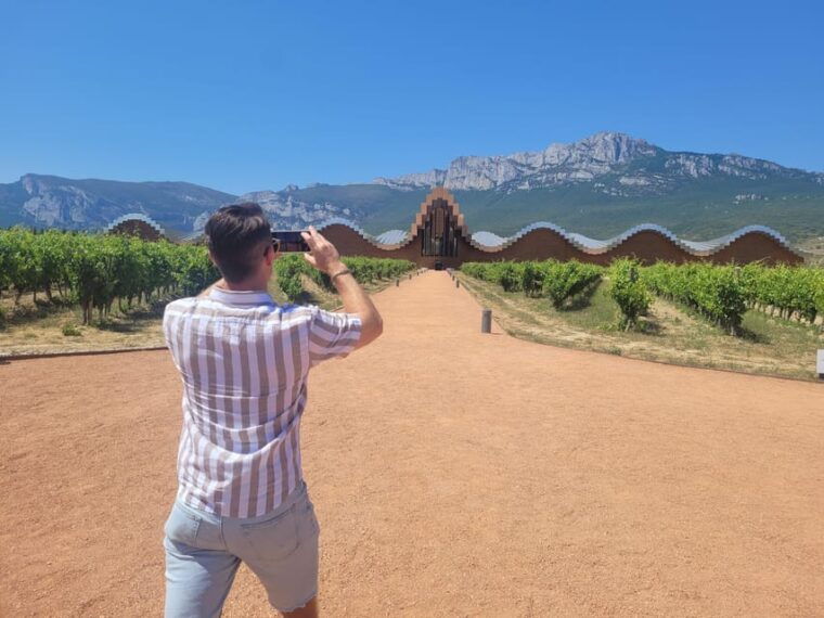 semi-private-la-rioja-tour-of-3-premium-wineries-from-bilbao-2