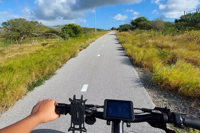semi-private-road-to-san-nicolas-culture-heritage-by-e-bike-aruba