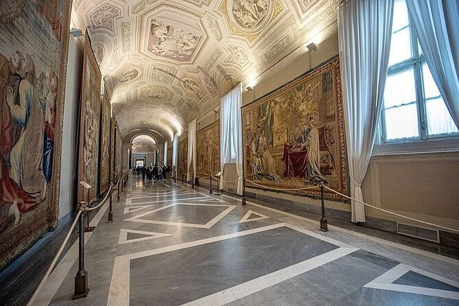 semi-private-vatican-sistine-chapel-basilica-papal-tombs-tour-2