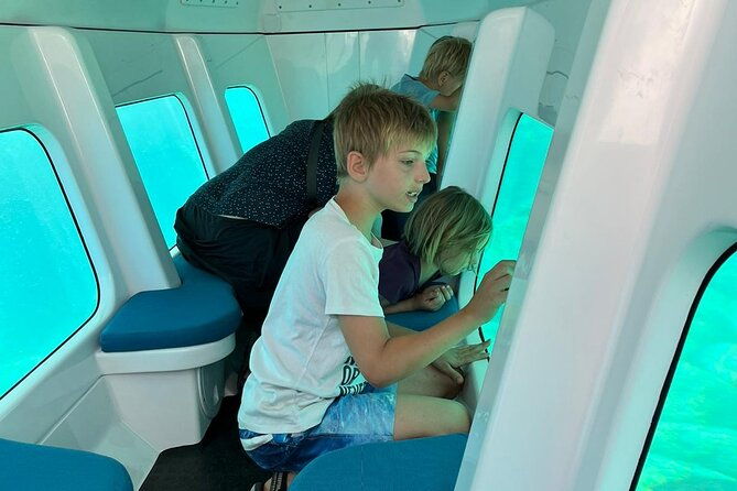 semi-submarine-visit-to-the-seabed-of-porto-bay